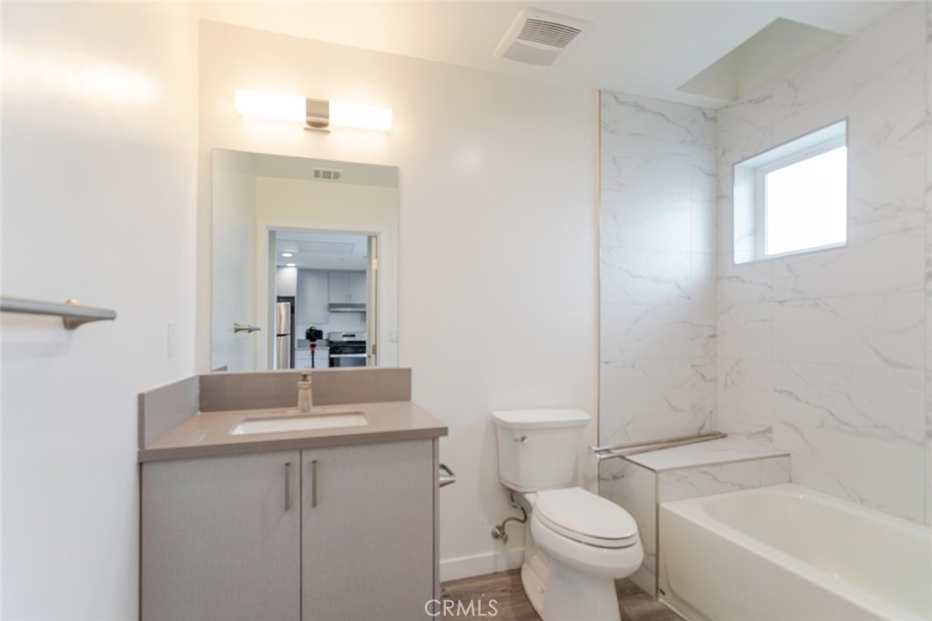 10652 Whipple Street Property Photo 12