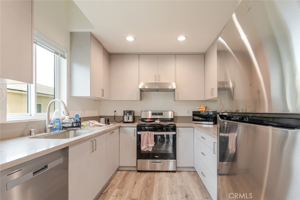 10652 Whipple Street Property Photo 16