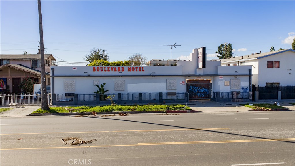 6919 S Figueroa Property Photo 3
