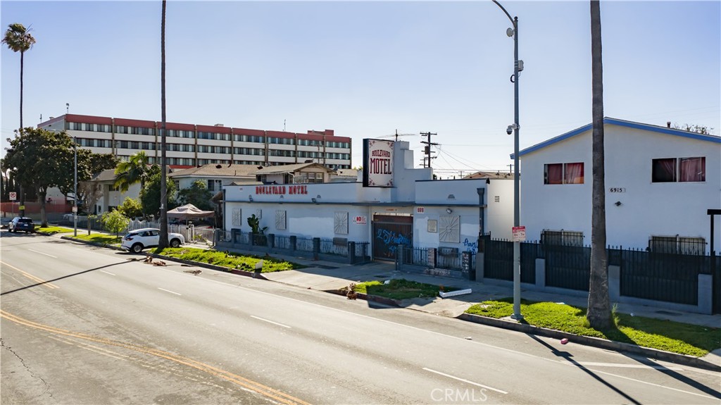 6919 S Figueroa Property Photo 5