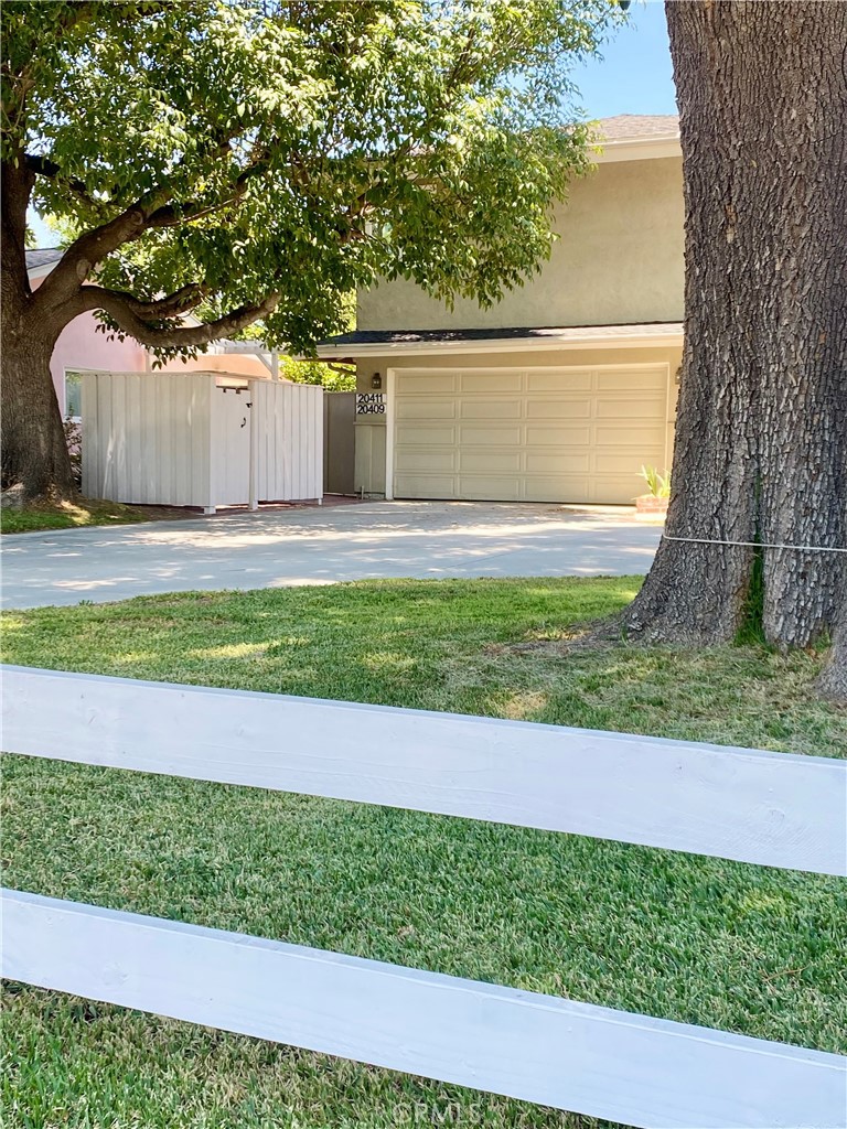 20407 Strathern 20411 Property Photo 1