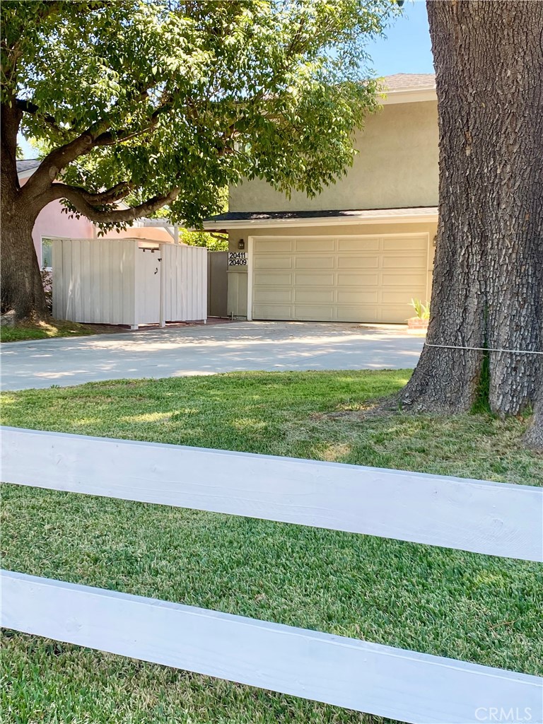 20407 Strathern 20411 Property Photo 2