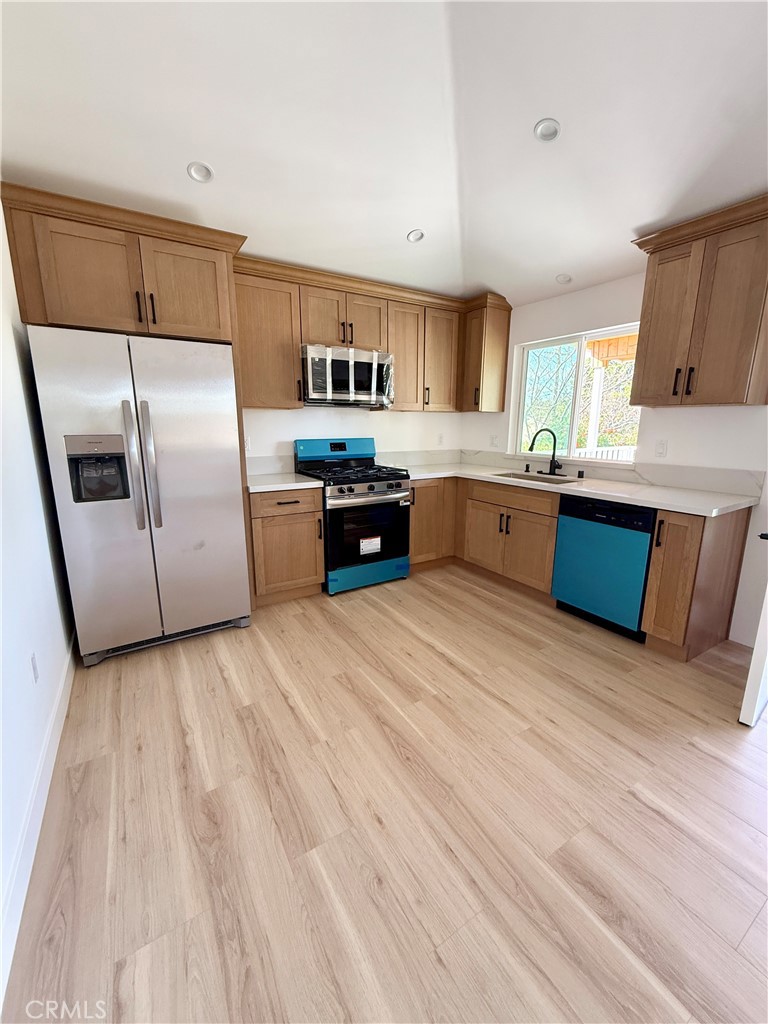 20407 Strathern 20411 Property Photo 4