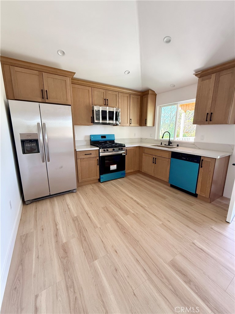 20407 Strathern 20411 Property Photo 4