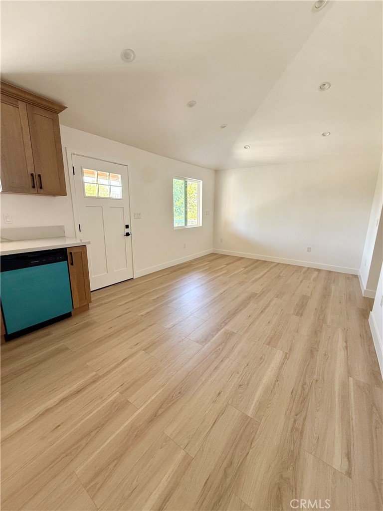 20407 Strathern 20411 Property Photo 5