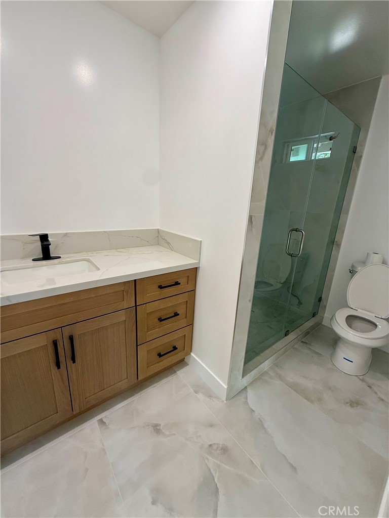 20407 Strathern 20411 Property Photo 10