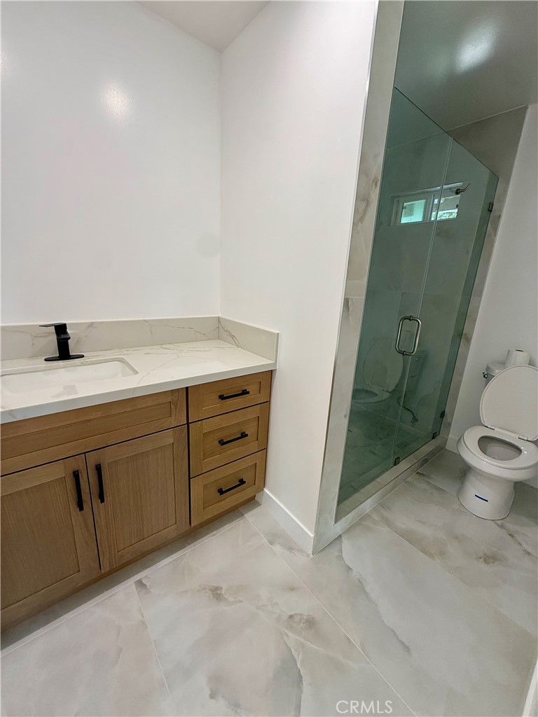 20407 Strathern 20411 Property Photo 10