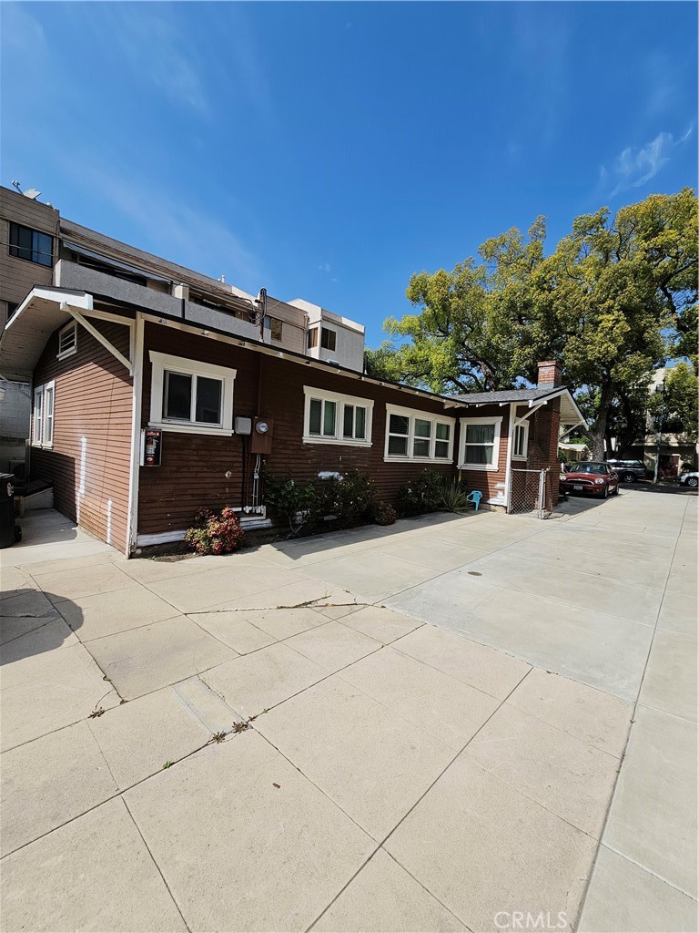 328 W California Property Photo 2