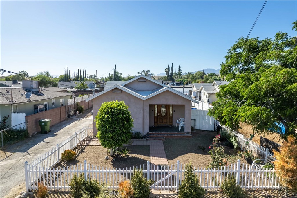 11203 Sheldon Street Property Photo 3