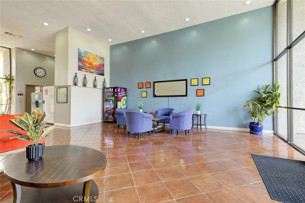 1401 Valley View 206 Property Photo 4