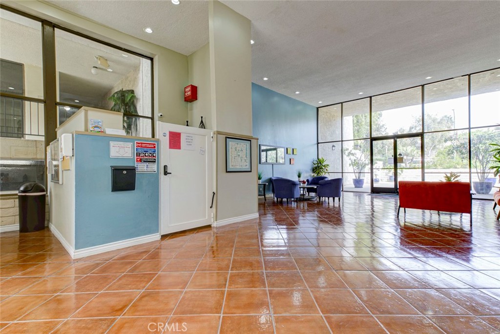 1401 Valley View 206 Property Photo 5