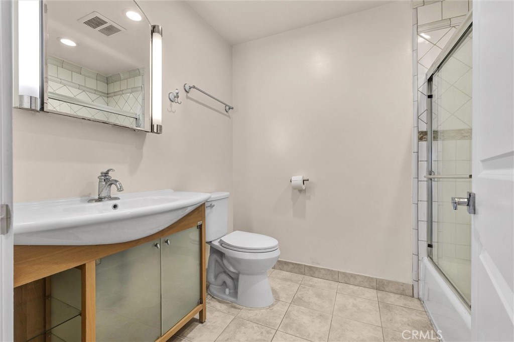 876 Harrington Property Photo 33