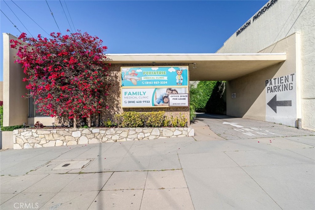 2048 Montrose Property Photo 1