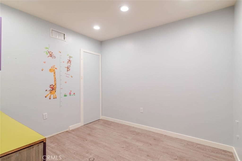 2048 Montrose Property Photo 14
