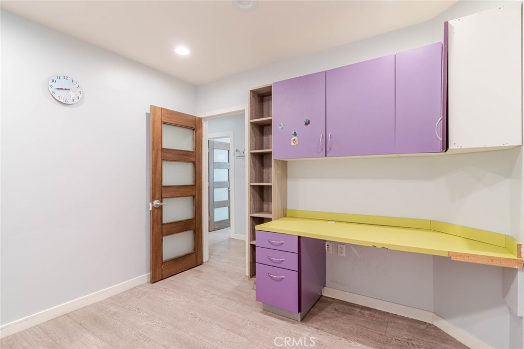 2048 Montrose Property Photo 15