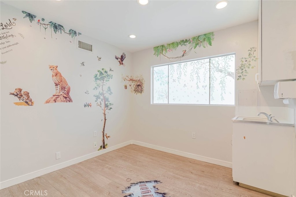 2048 Montrose Property Photo 23