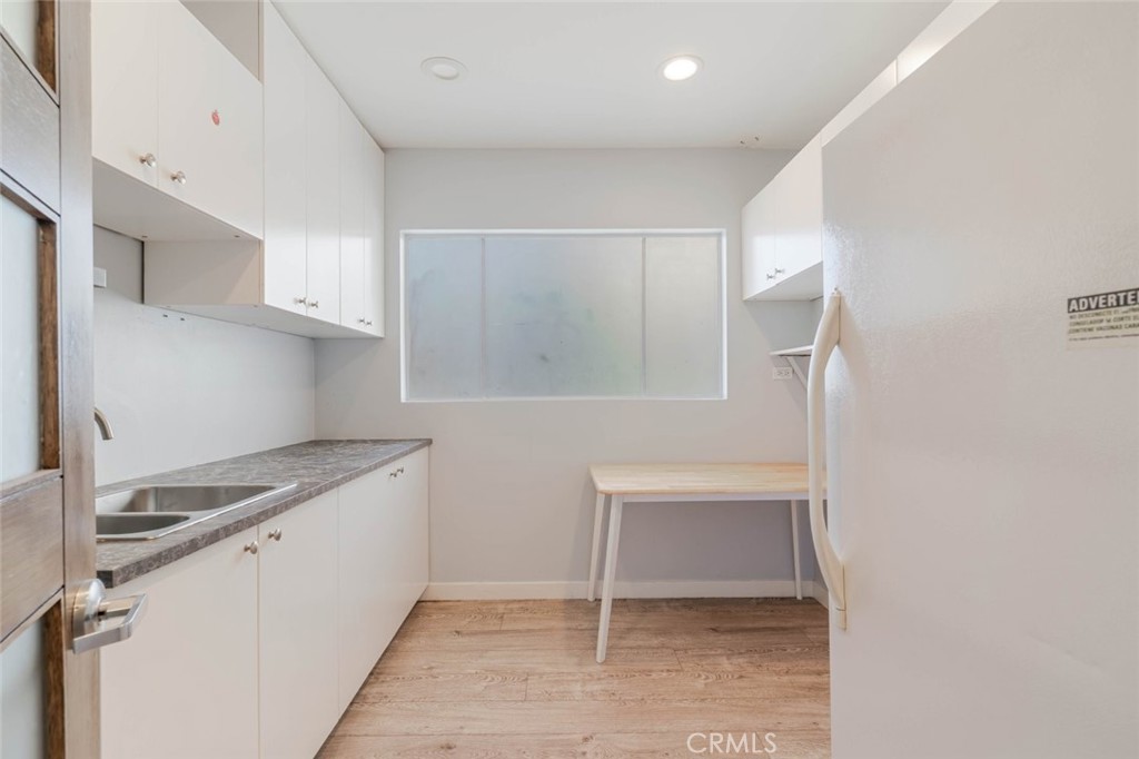2048 Montrose Property Photo 29