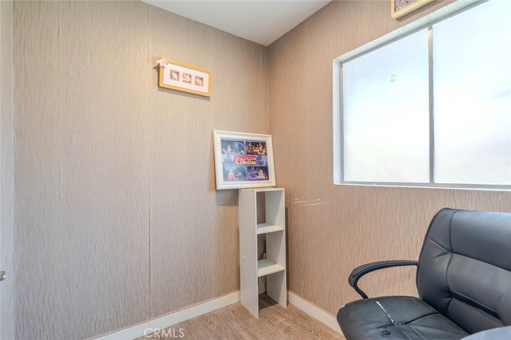2048 Montrose Property Photo 33