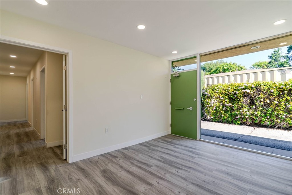 2048 Montrose Property Photo 36