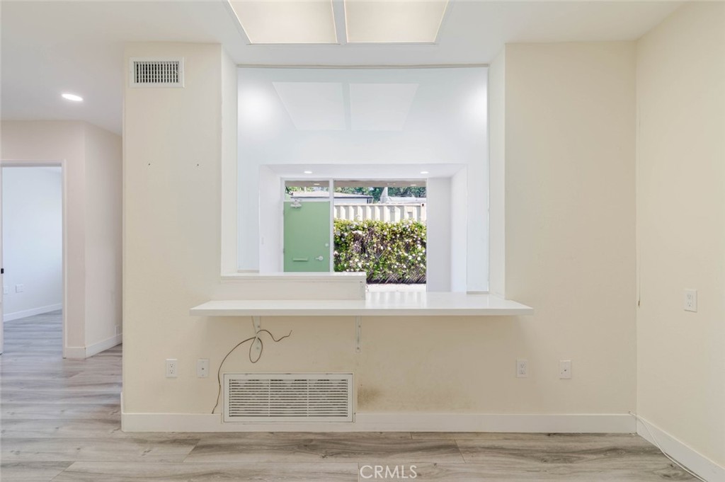 2048 Montrose Property Photo 37