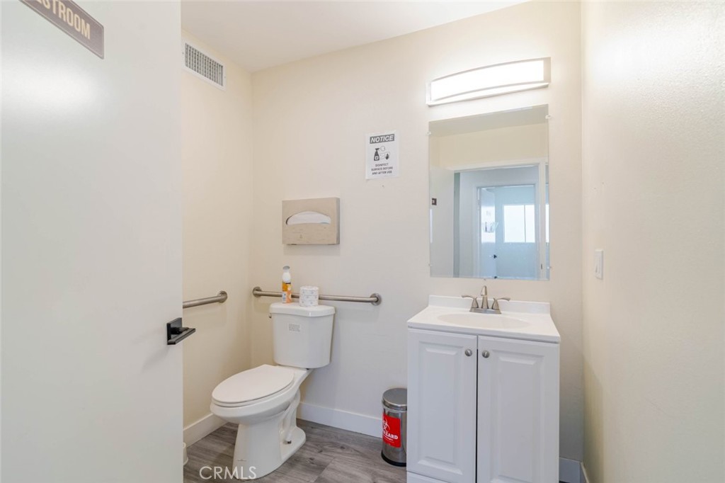 2048 Montrose Property Photo 40