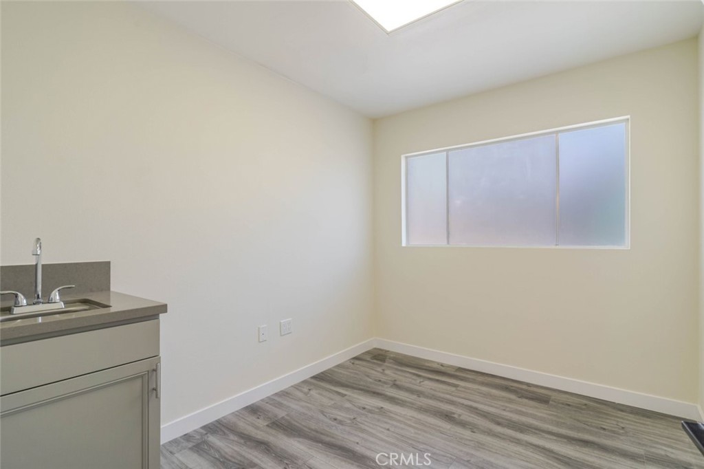 2048 Montrose Property Photo 41