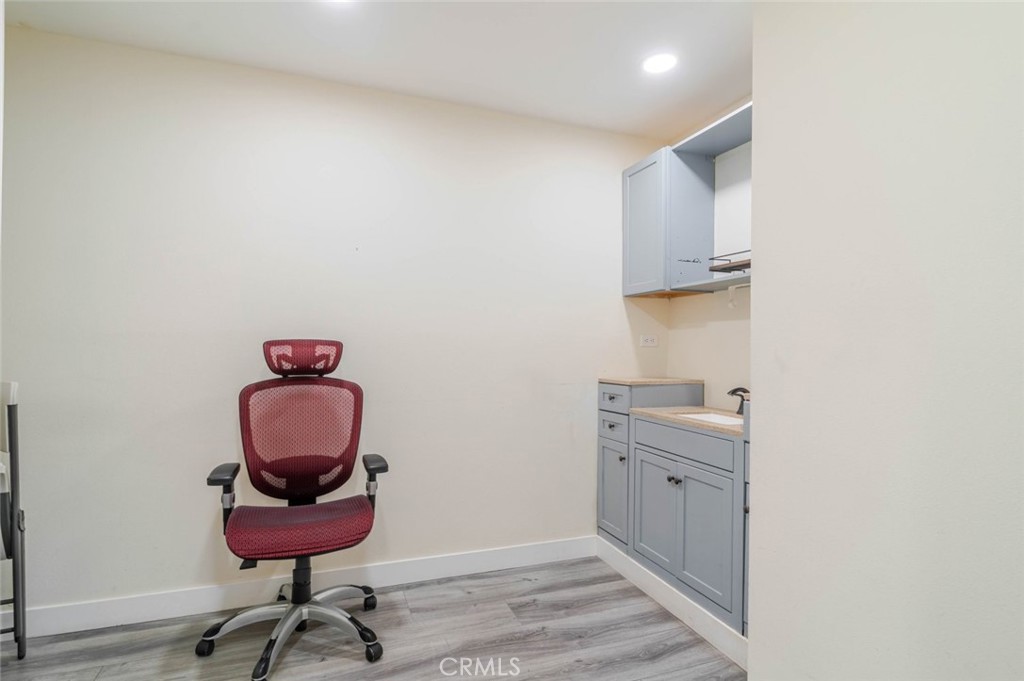 2048 Montrose Property Photo 42