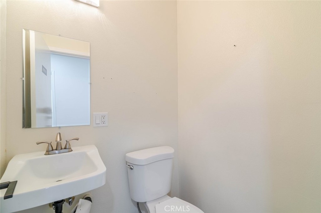 2048 Montrose Property Photo 45