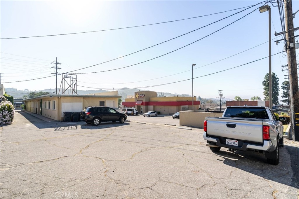 2048 Montrose Property Photo 47