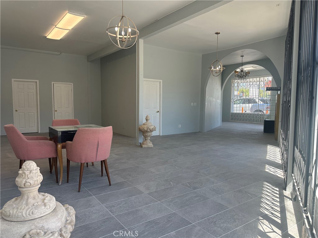 2627 Hyperion Property Photo 4