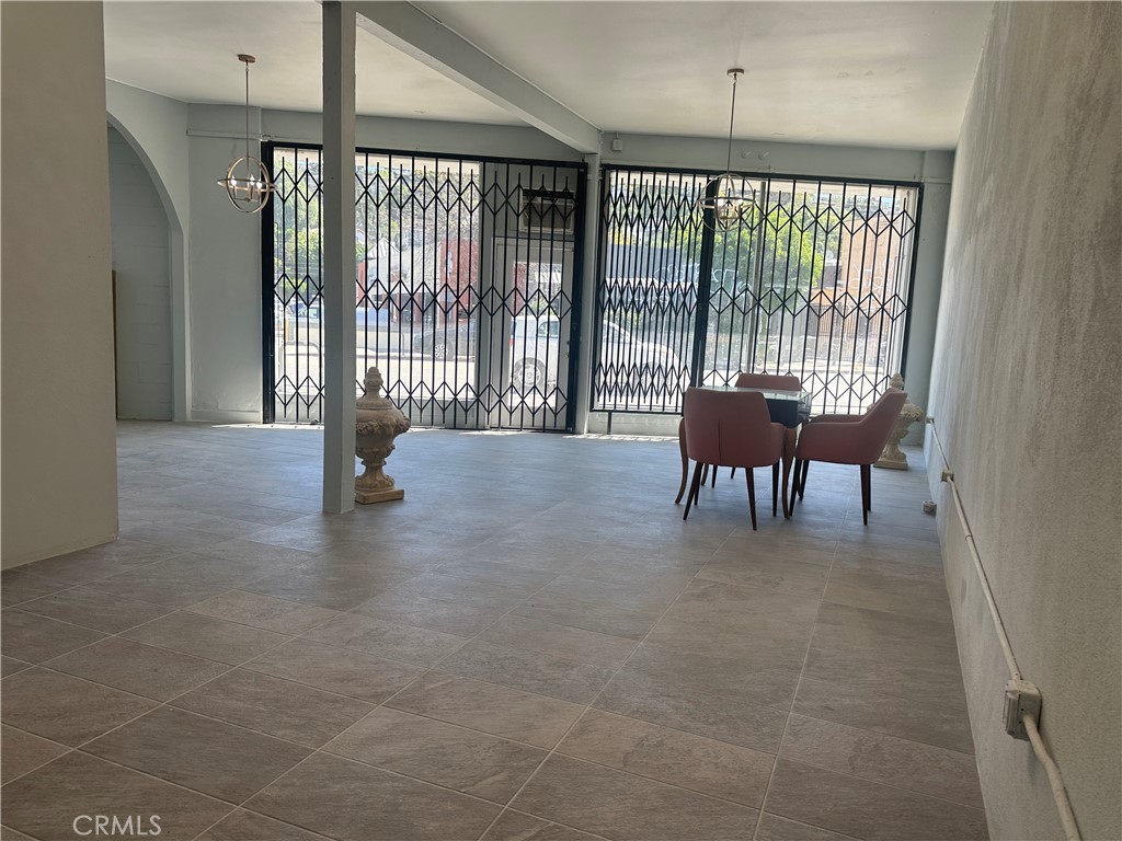 2627 Hyperion Property Photo 6