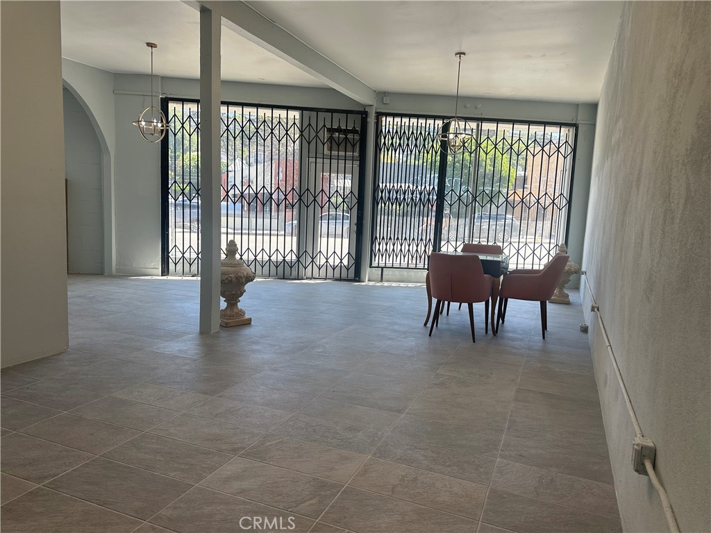 2627 Hyperion Property Photo 7