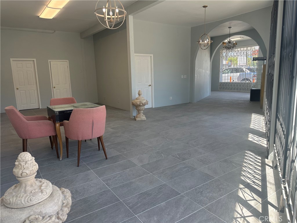2627 Hyperion Property Photo 8