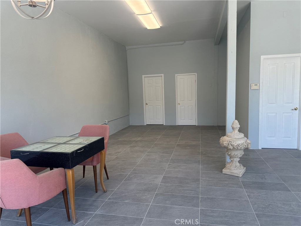 2627 Hyperion Property Photo 9