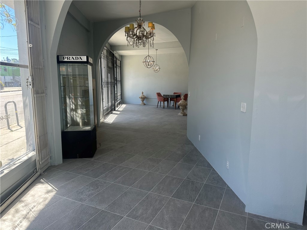 2627 Hyperion Property Photo 12