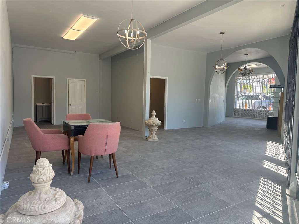 2627 Hyperion Property Photo 16