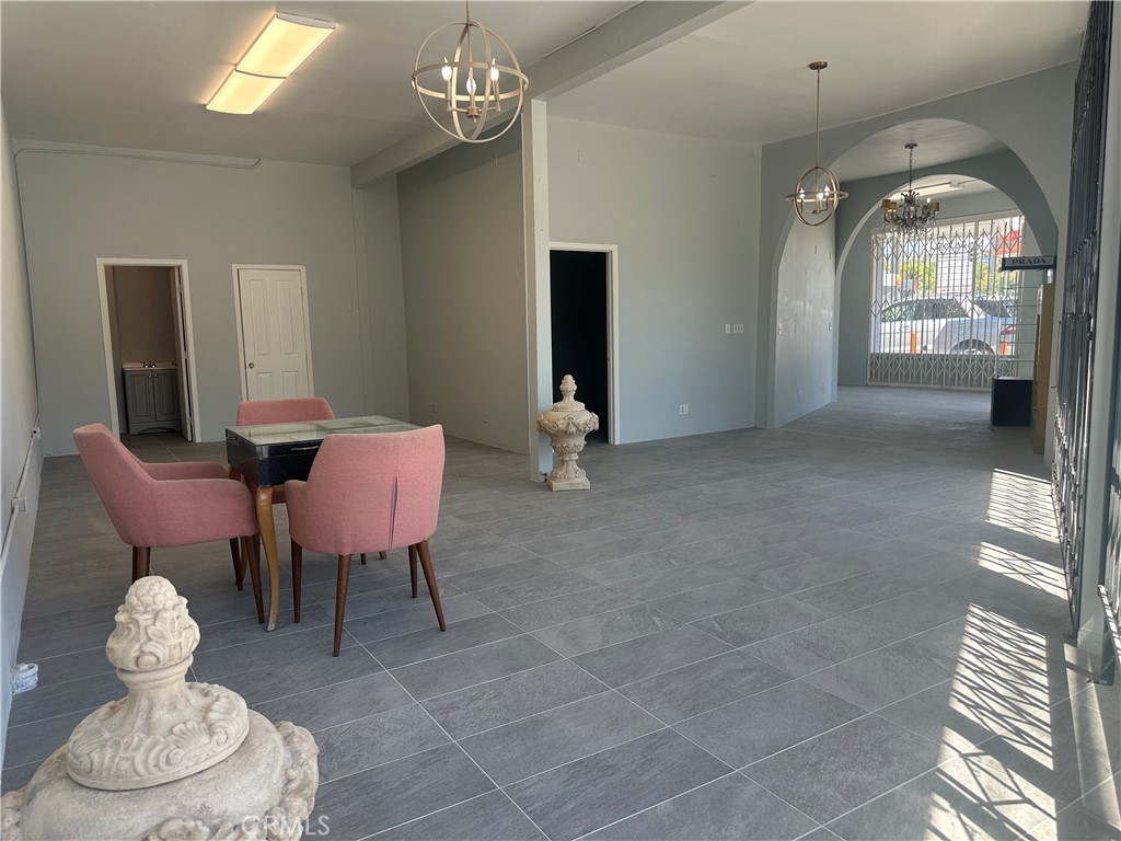 2627 Hyperion Property Photo 17
