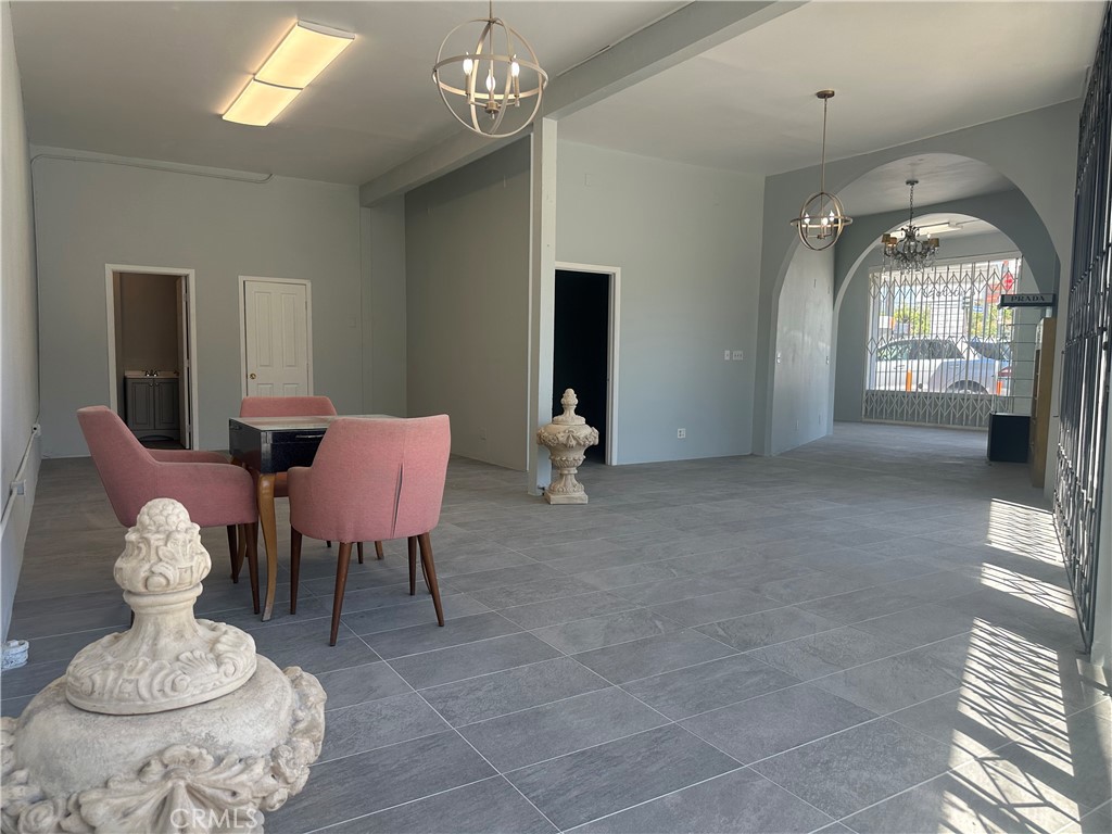 2627 Hyperion Property Photo 19