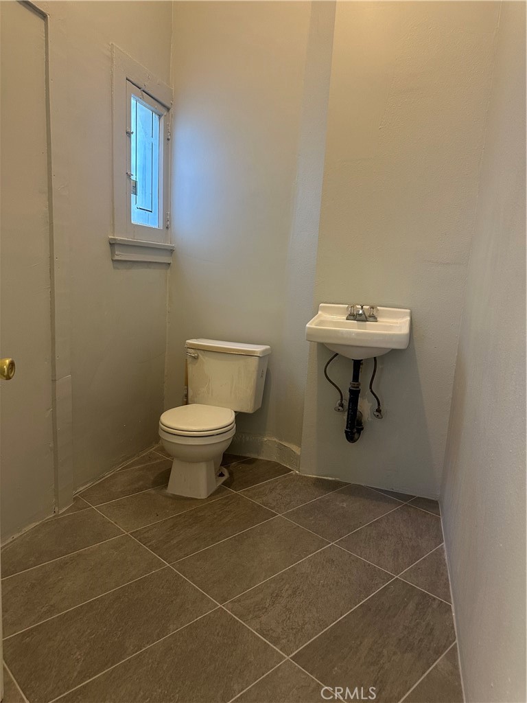 2627 Hyperion Property Photo 20