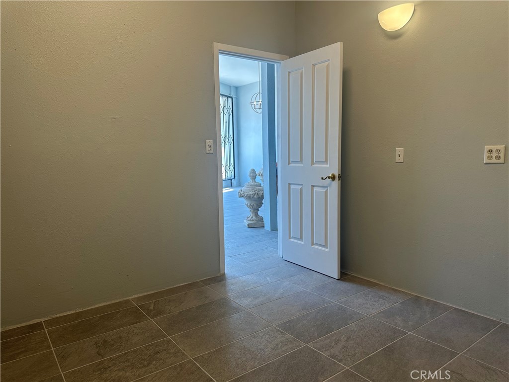2627 Hyperion Property Photo 21