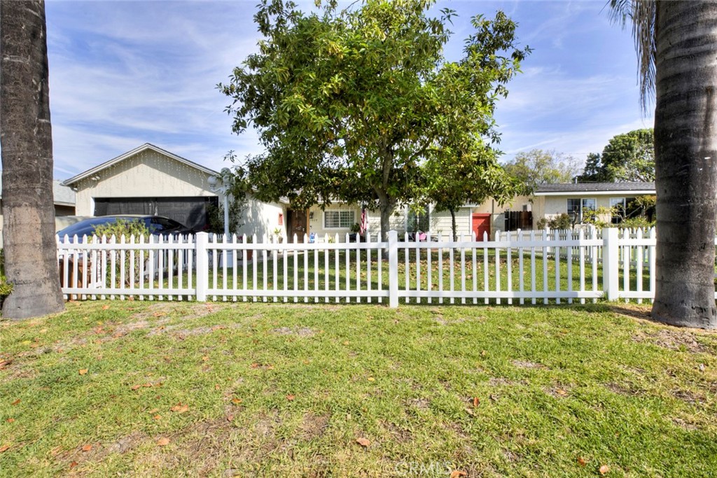 1029 E Galatea Property Photo 1
