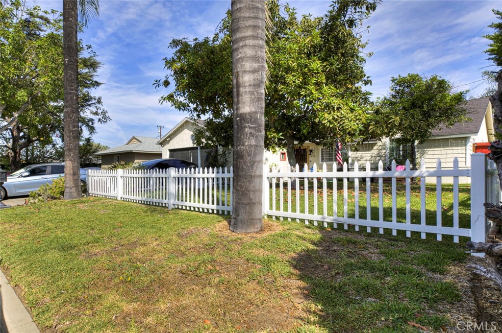 1029 E Galatea Property Photo 2