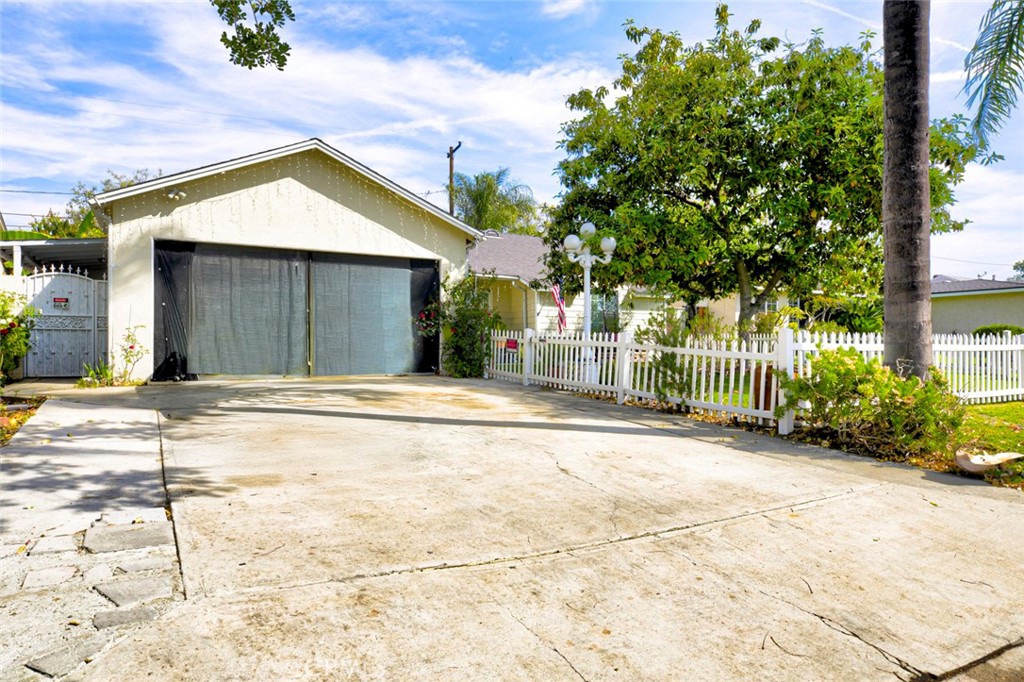1029 E Galatea Property Photo 3