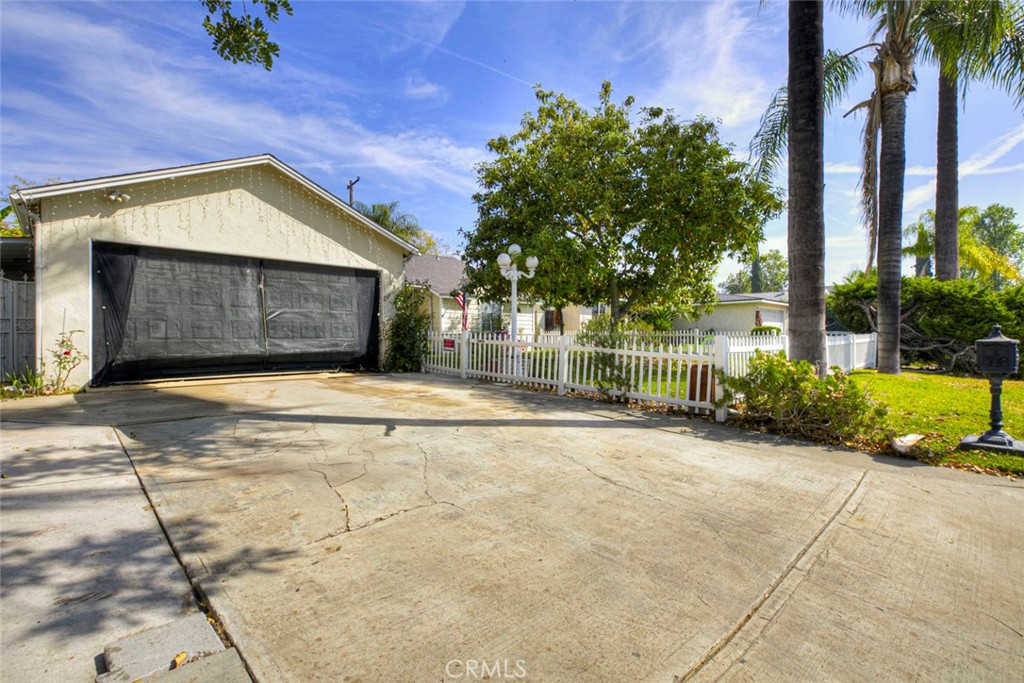1029 E Galatea Property Photo 4