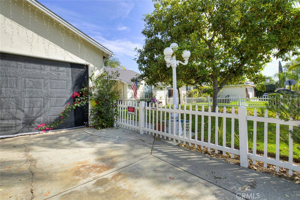 1029 E Galatea Property Photo 5
