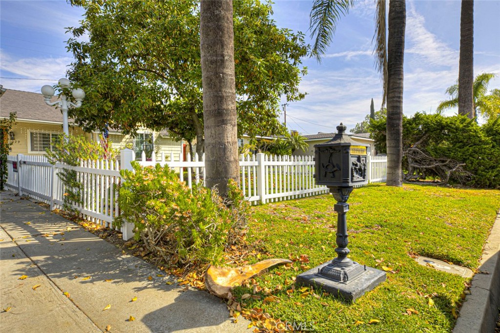 1029 E Galatea Property Photo 8