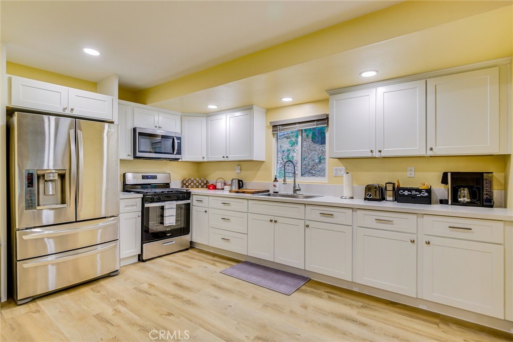 26131 Lake Forest Drive Property Photo 7