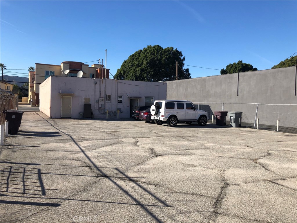 1256 S Glendale Avenue Property Photo 2