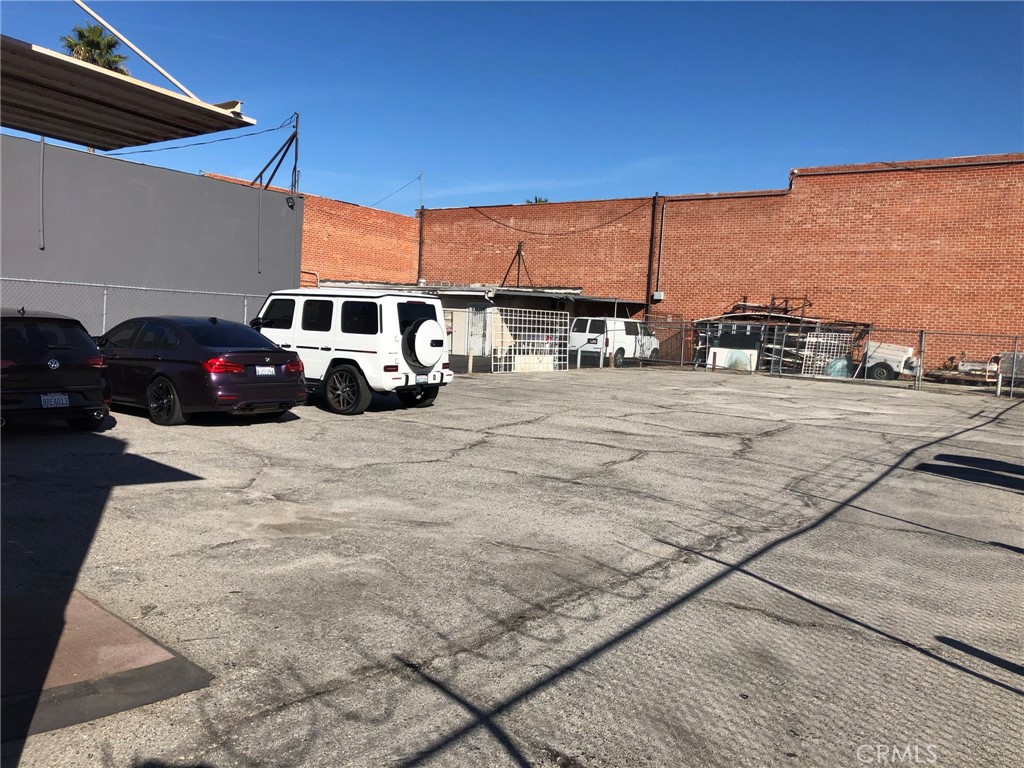 1256 S Glendale Avenue Property Photo 3
