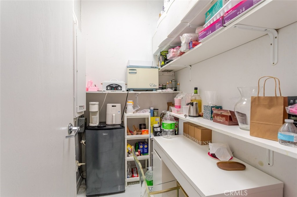 13521 Sherman Way Property Photo 16